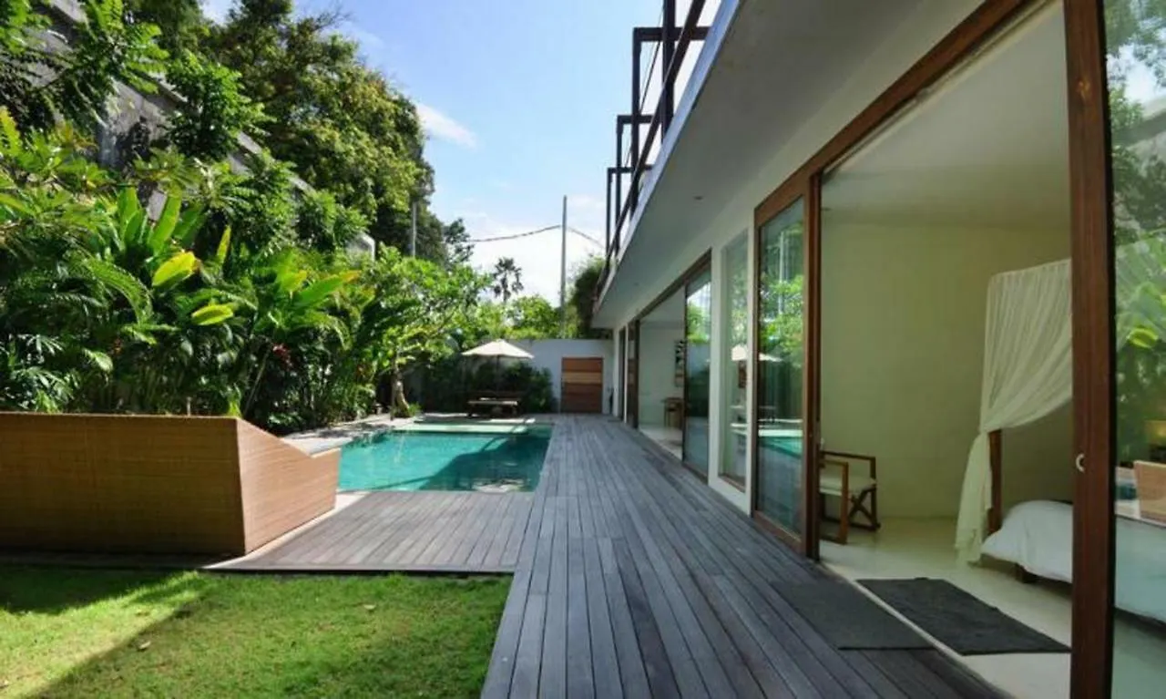 Beach Axis Villa, Seminyak Βίλα